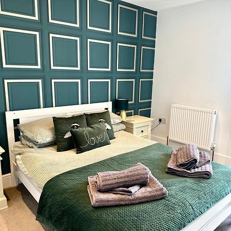 Alsager Town Centre Apartment Buitenkant foto
