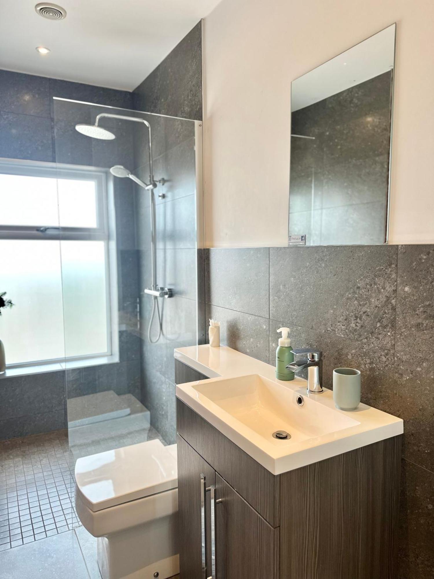Alsager Town Centre Apartment Buitenkant foto