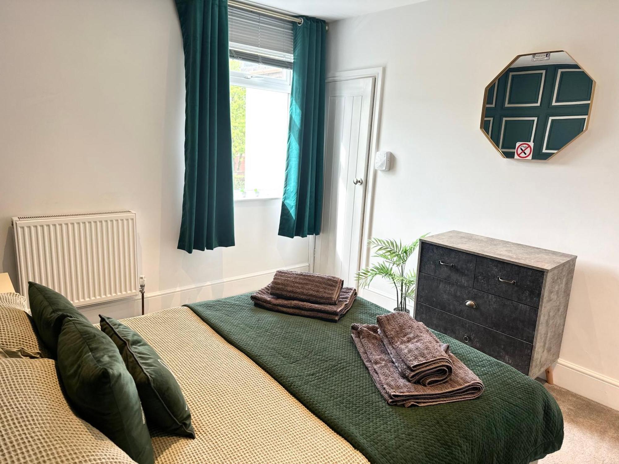 Alsager Town Centre Apartment Buitenkant foto